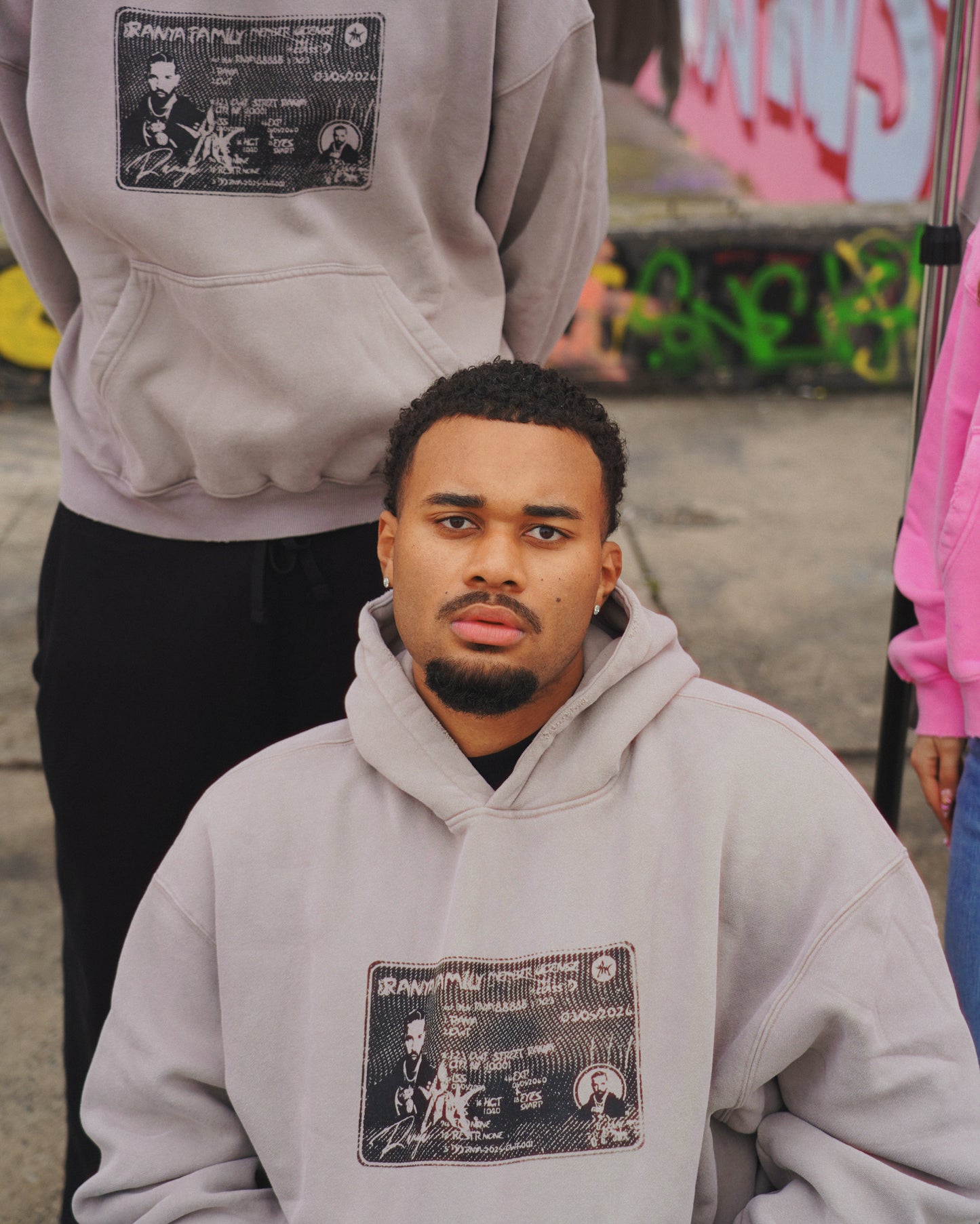 RANYA FAMILY HOODIE I GRAU