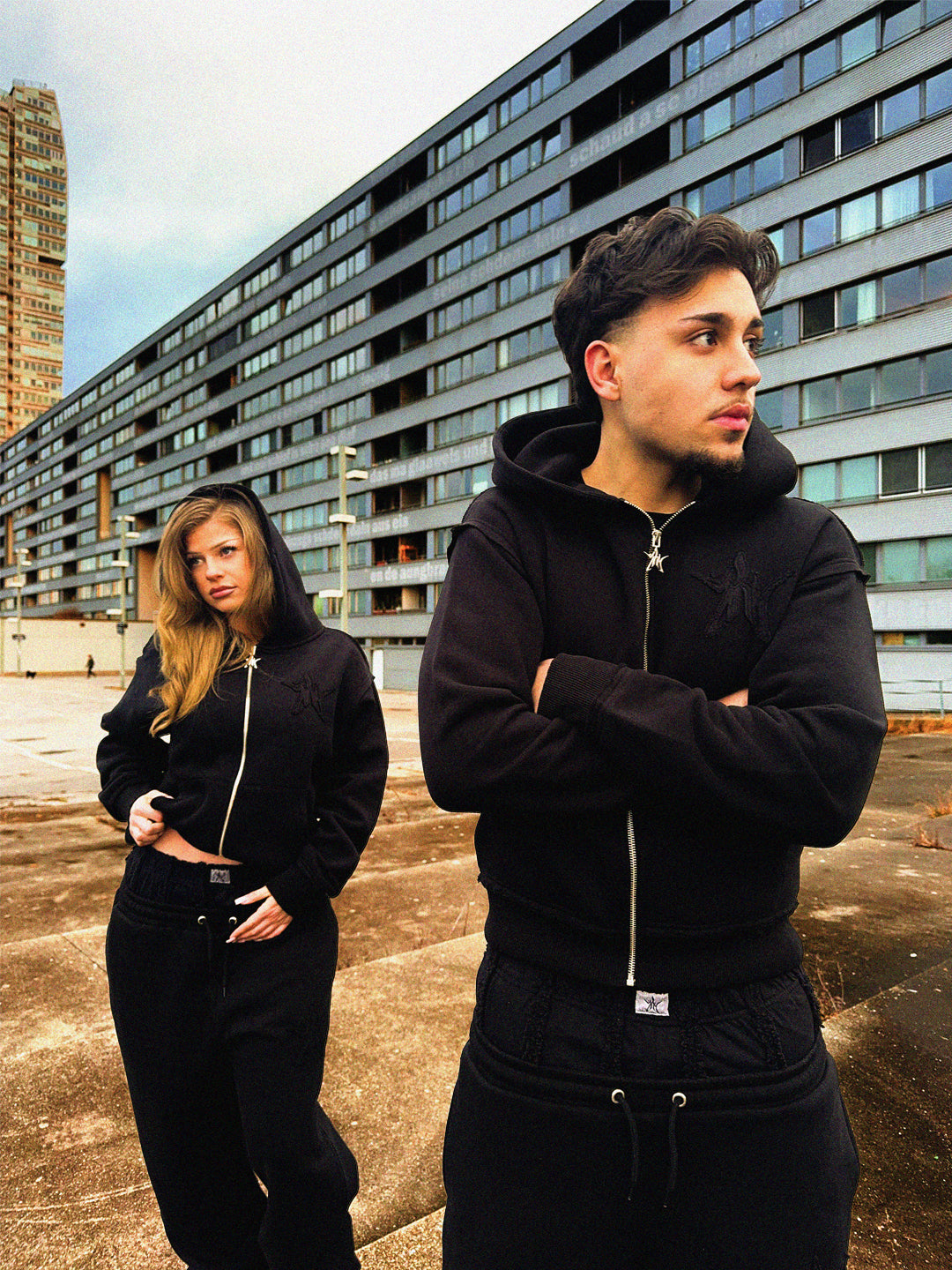 "SAGGING" - ZIP HOODIE SCHWARZ