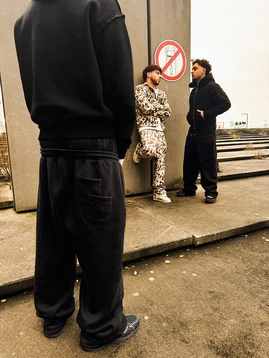 "SAGGING" - SWEATPANTS SCHWARZ